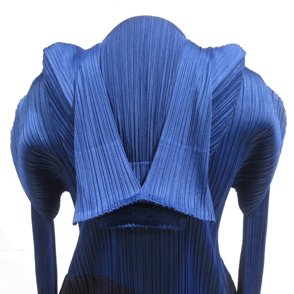 PLEATS PLEASE イッセイミヤケ 紺ネイビー　春パーカー　サイズ4 ISSEY MIYAKE イッセイミヤケ PLEATS PLEASE プリーツ ジップ