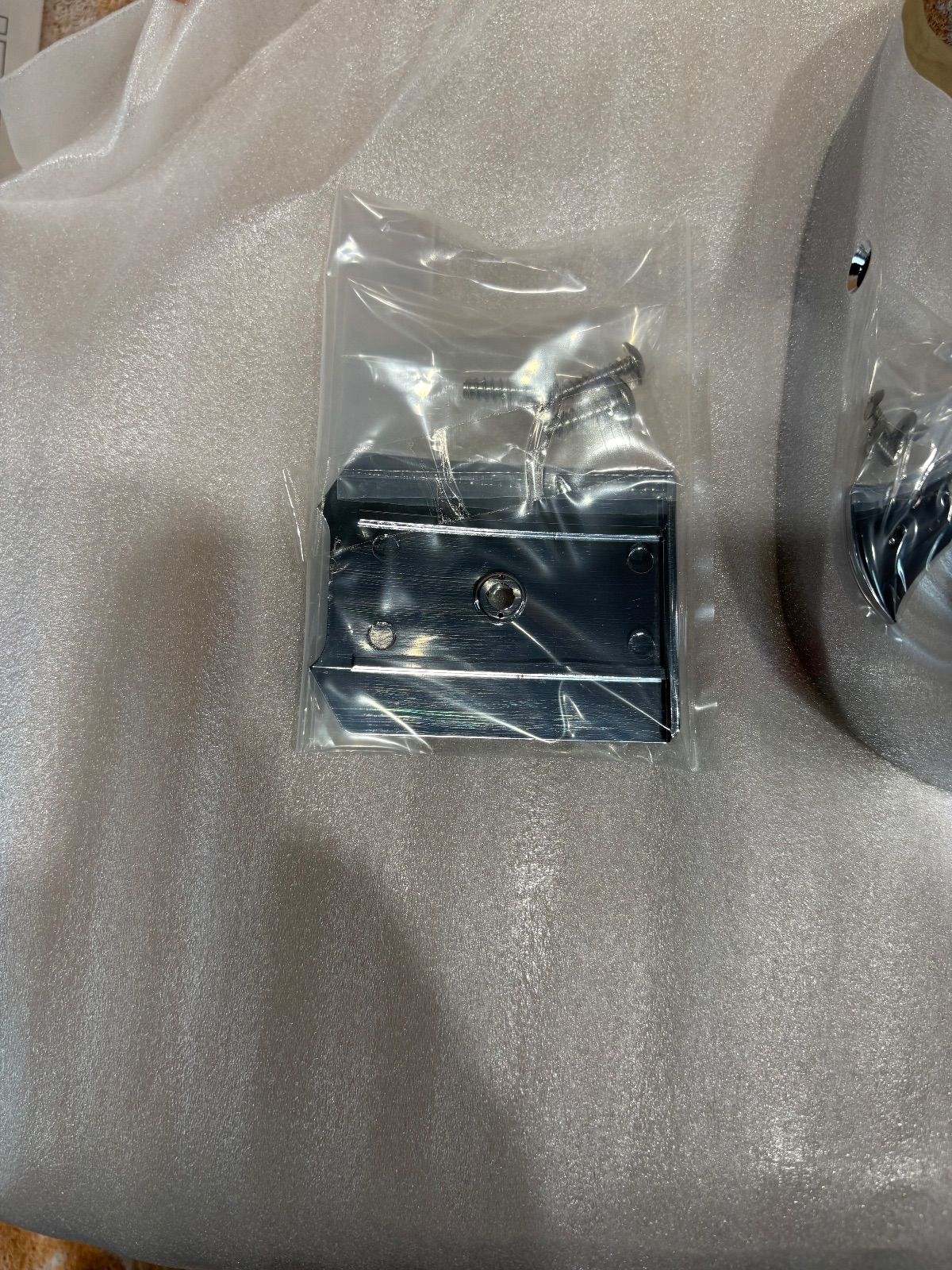 いすゞ純正メッキミラーカバーRH〔1-86722072-3〕