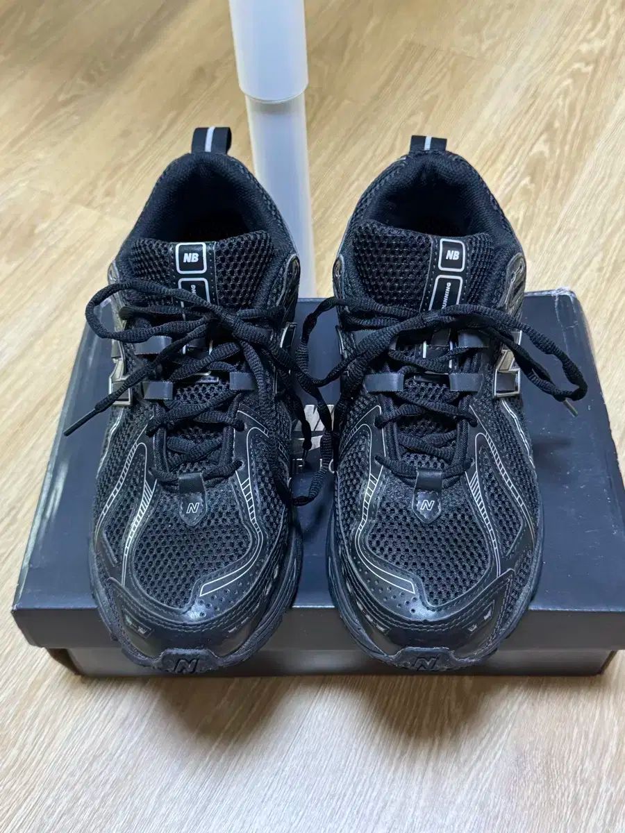 New Balance U2002RBL スニーカー トリプルブラック new balance