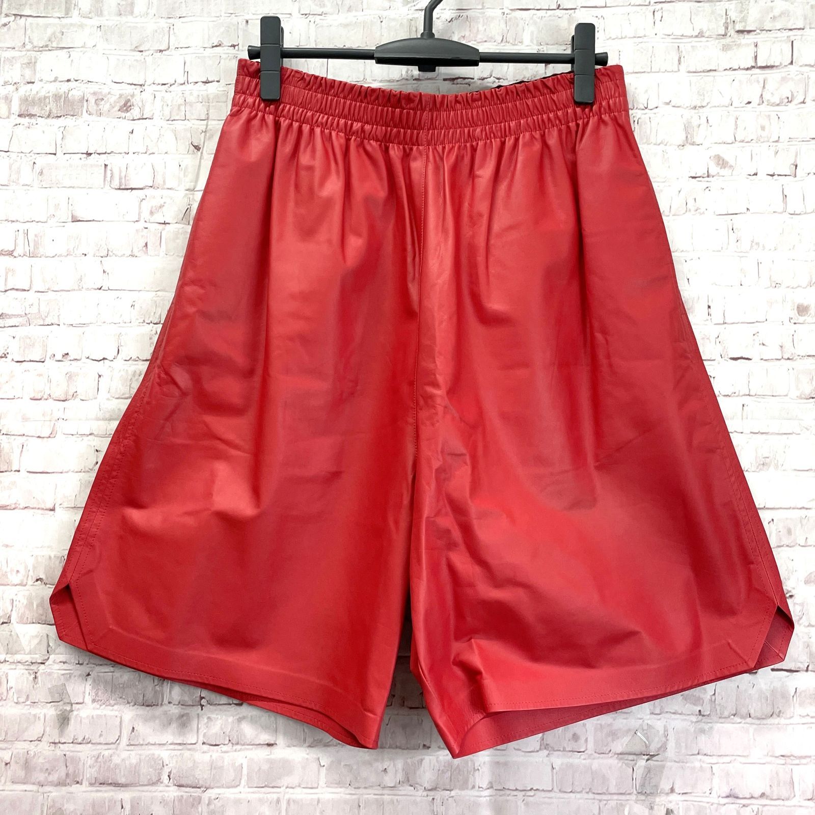 ボッテガヴェネタ レザーショートパンツ 633447 レッド L