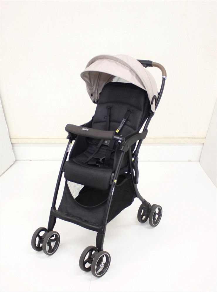 マジカルエアー Free ベージュ 2183521 アップリカ 軽量B型ベビーカー 真横スライド クリーニング済み C358001