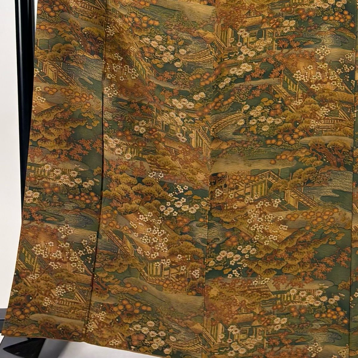 小紋 身丈165cm 裄丈67cm M 袷 樽本伊勢蔵 落款 建物 樹木 山吹茶色 正絹 名品