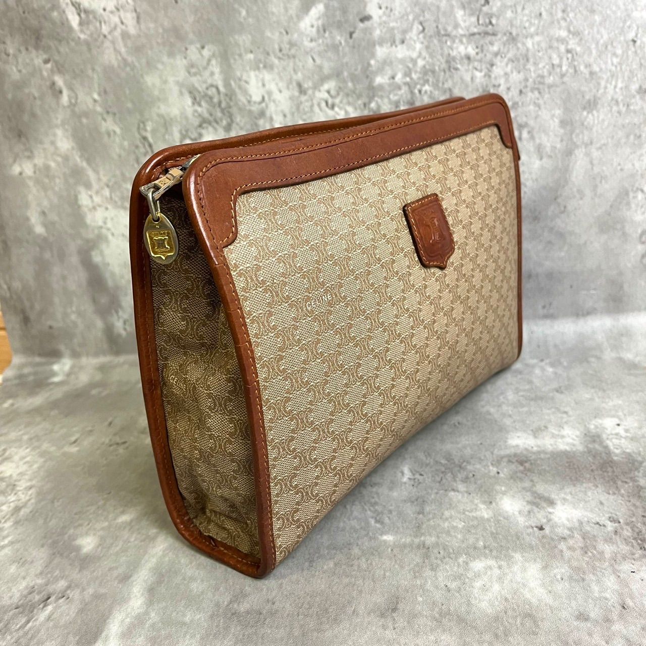【美品】セリーヌ　クラッチバッグ　マカダム　トリオンフ　ロゴ金具　レザー　茶色 CELINE - セリーヌ クラッチバッグ トリオンフ ブラウン CELINE