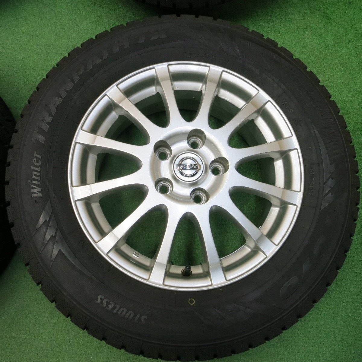 送料無料* バリ溝！キレイ！ほぼ10分☆日産 エルグランド 純正 215  