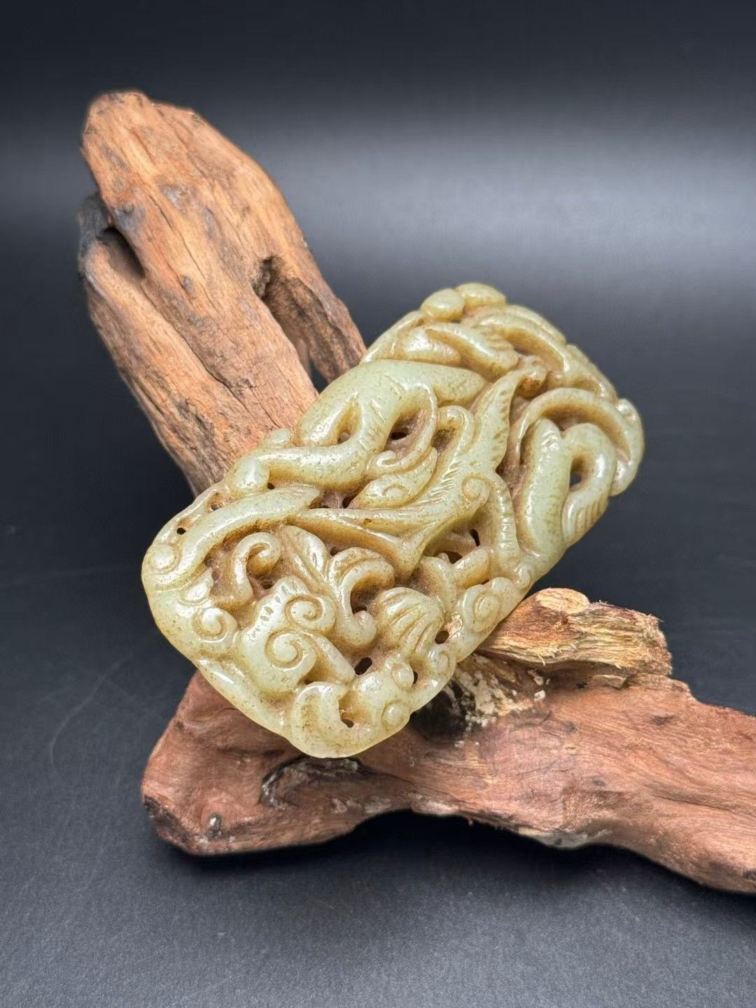 中国古美術.旧蔵品.古和田玉佩.盤龍紋.純手工細密彫.裝身具.古時期飾品.根付.中国古玩