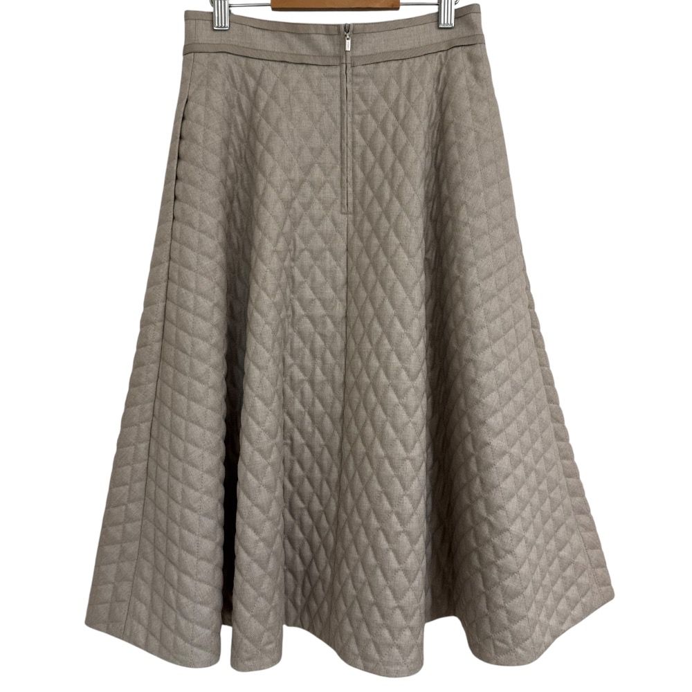 美品★FOXEYフォクシースカート クロスフレア ロゴプレート付キルティング40 希少】フォクシーブティック クロス フレア スカート ロゴ