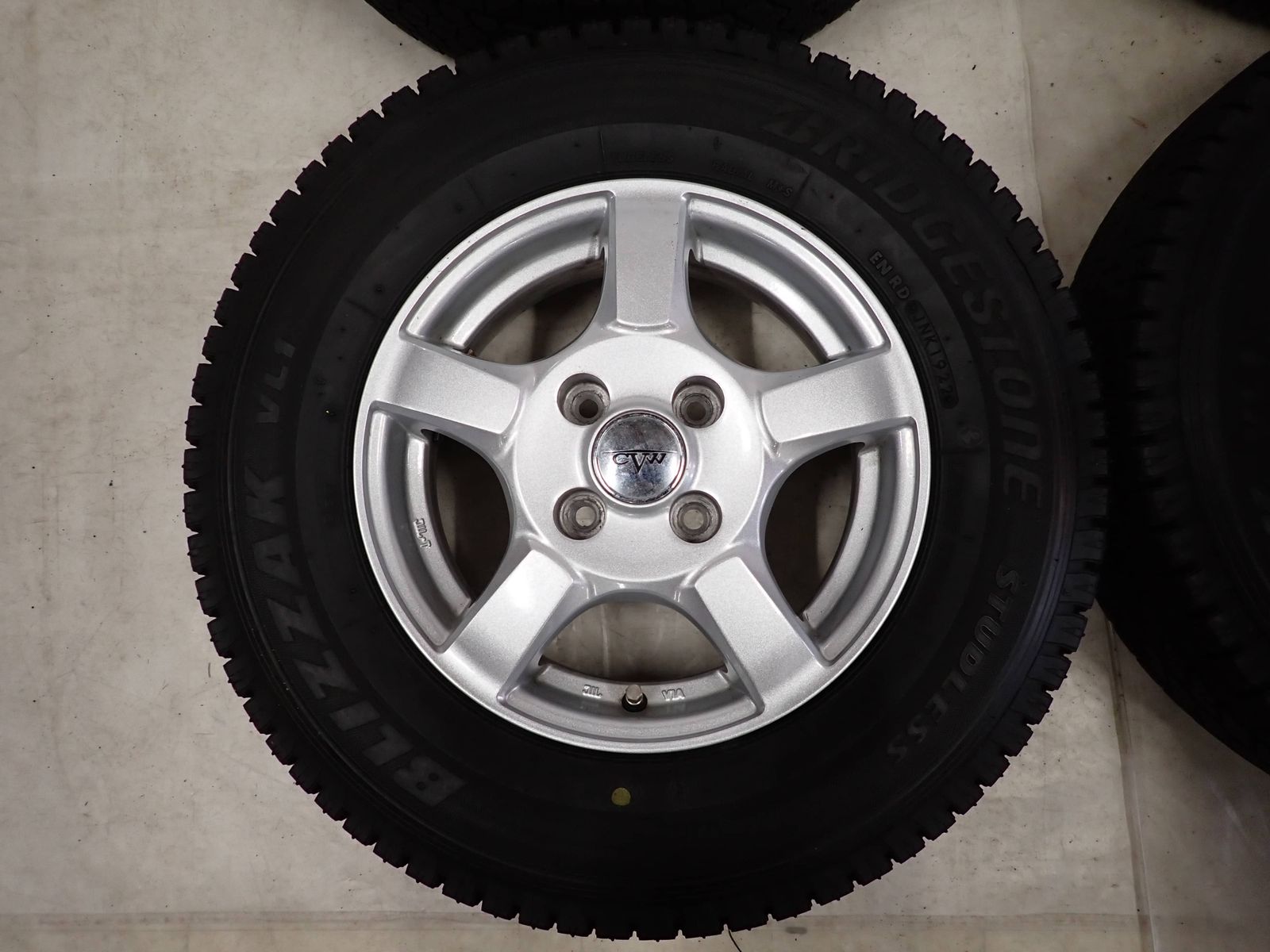 中古タイヤ スタッドレスタイヤ 4本セット 165R13 6PR 中古タイヤ スタッドレスタイヤ 4本セット 165R13 6PR