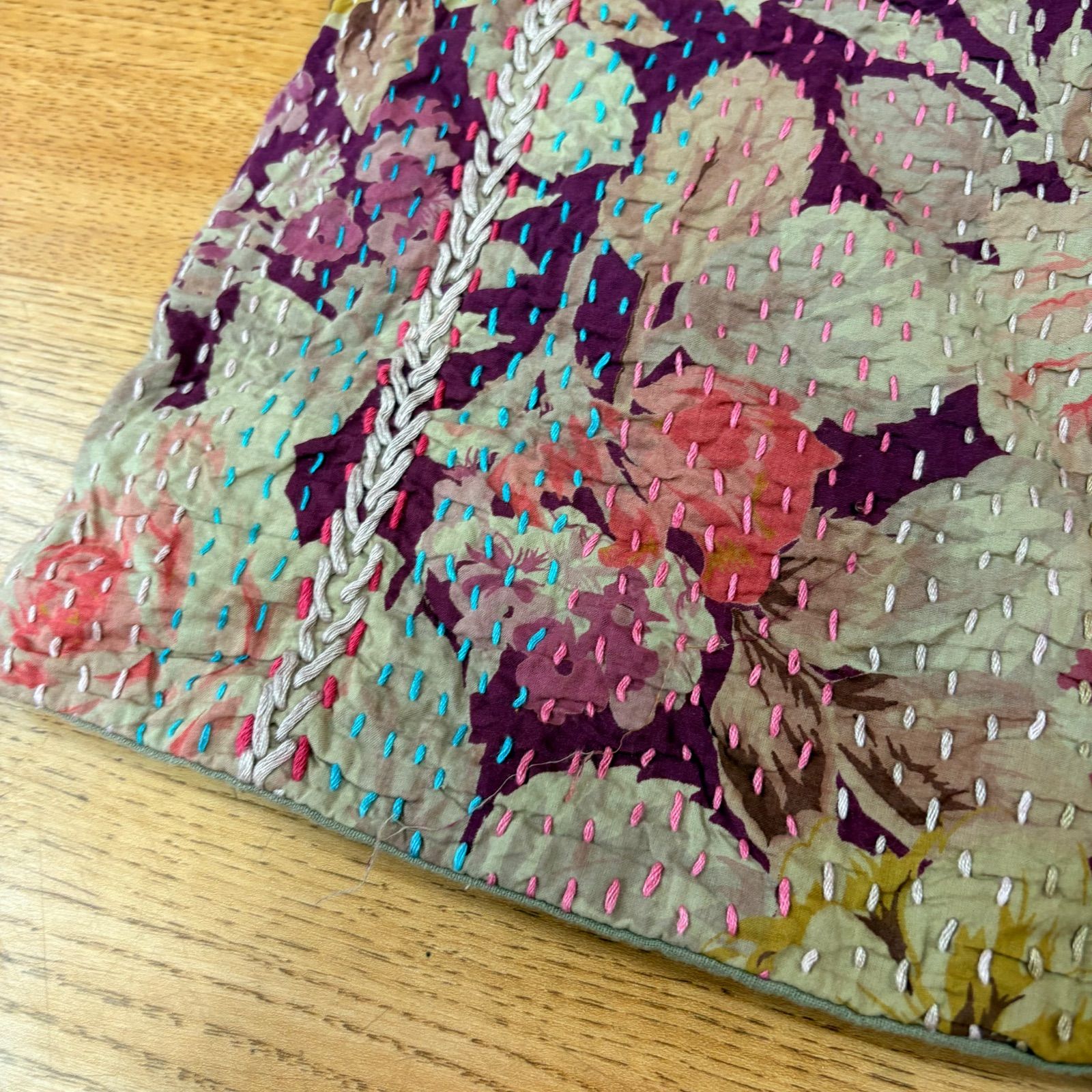 フランスブランドオンフィルダンディエンヌ薄紫のベロアのキルト新品タグ付き フランスブランドオンフィルダンディエンヌ薄紫のベロアのキルト新品