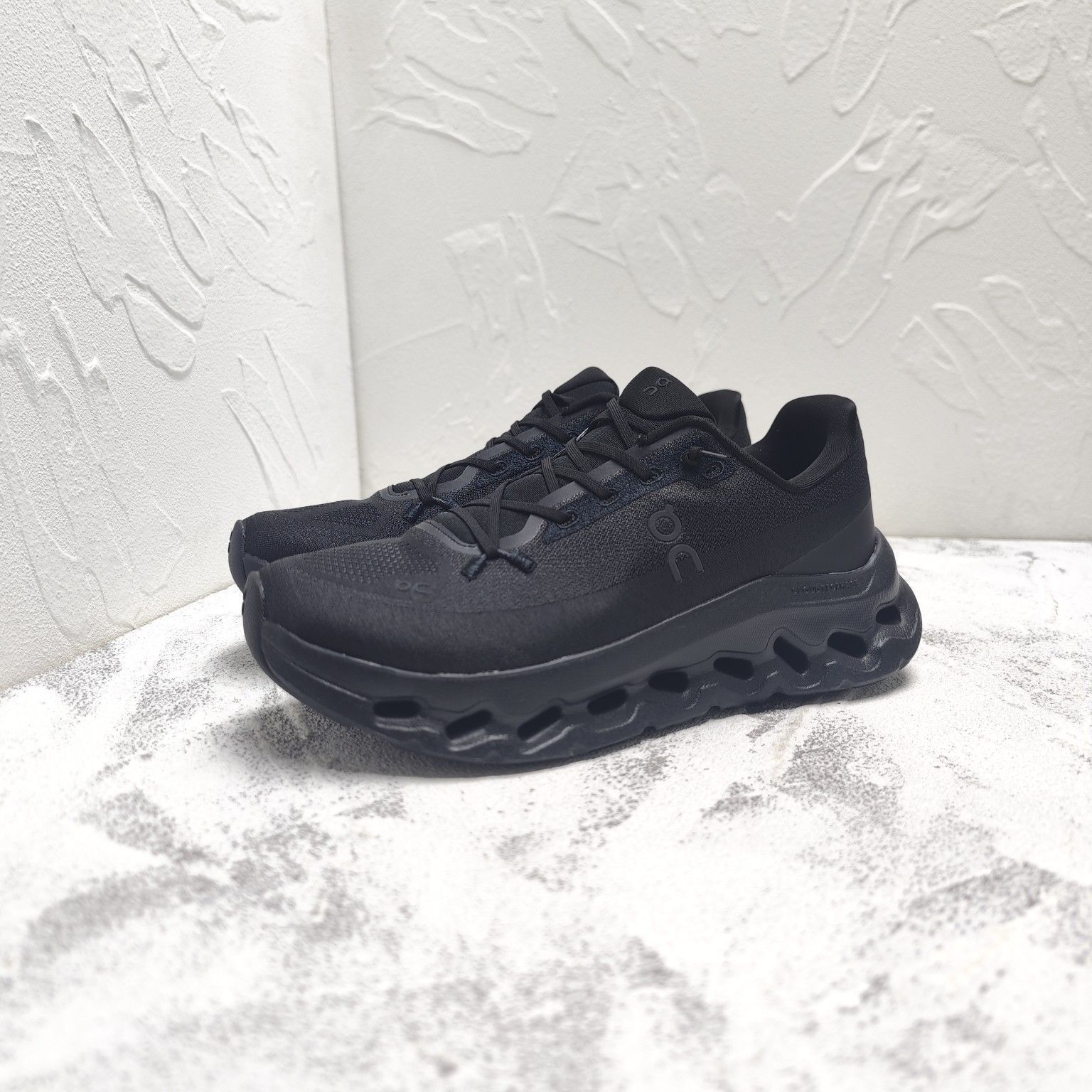 新品 即完 On cloudtilt クラウドティルト 28.0 オールブラック メンズ Cloudtilt | ブラック | On 日本