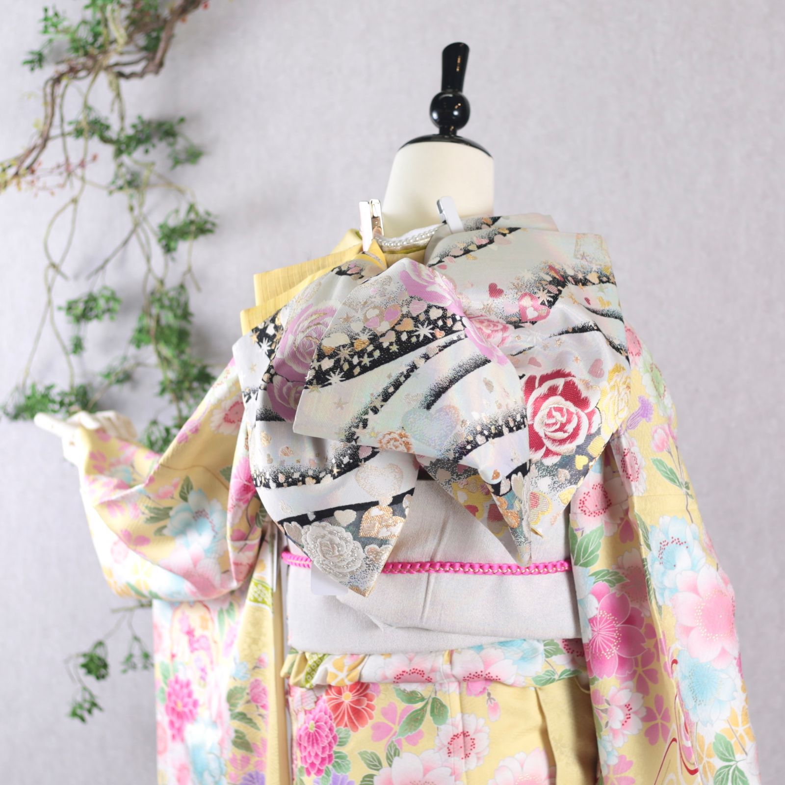 振袖フルセット 振袖セット 振袖 Mサイズ 黄緑×新古典 美品 成人式 着物 晴れ着 7点フルセット F-318 振袖フルセット 振袖セット 振袖 Mサイズ 中古 黄緑×新古典 美品 成人