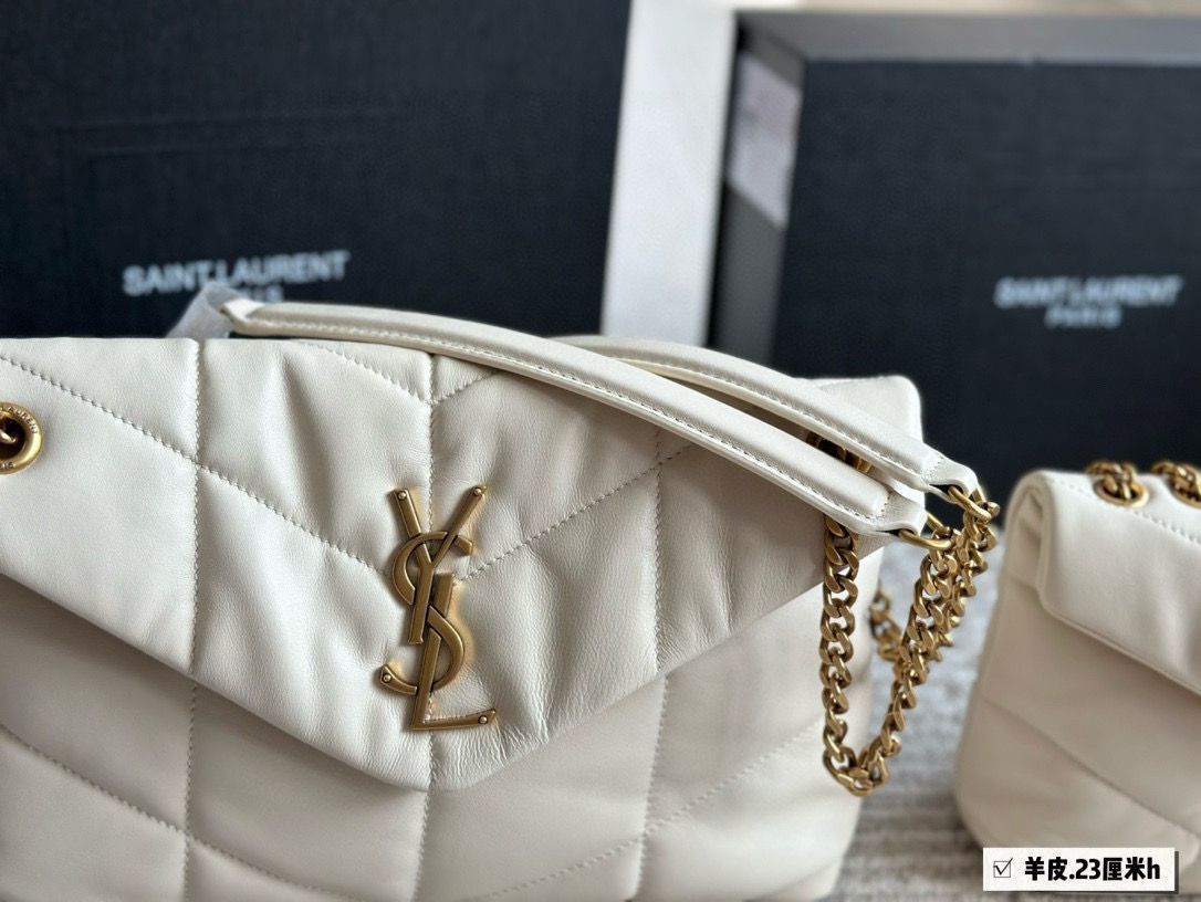 ⭐️ YSL の Loulou Puffer クッションバッグ 大きさ 29×22cm 小ささ 23×16cm -MM輸入5