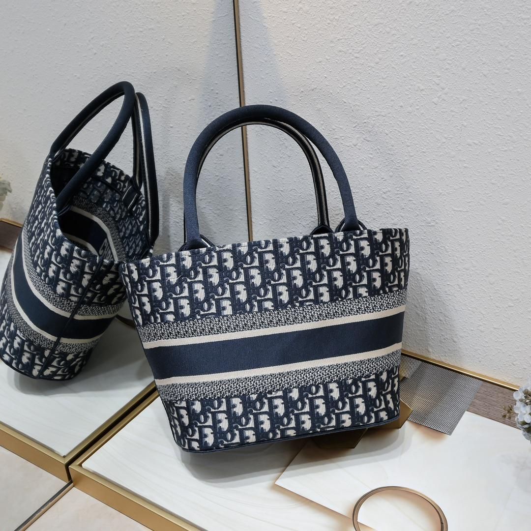 Dior ディオール　ハンドバッグ Lady Dior ディオール レディディオール ミディアム