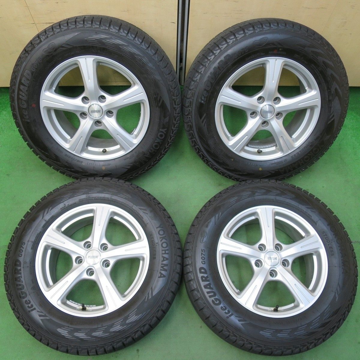 ブリヂストン スタッドレスタイヤ 215/70R16 DM-V3 残溝7割