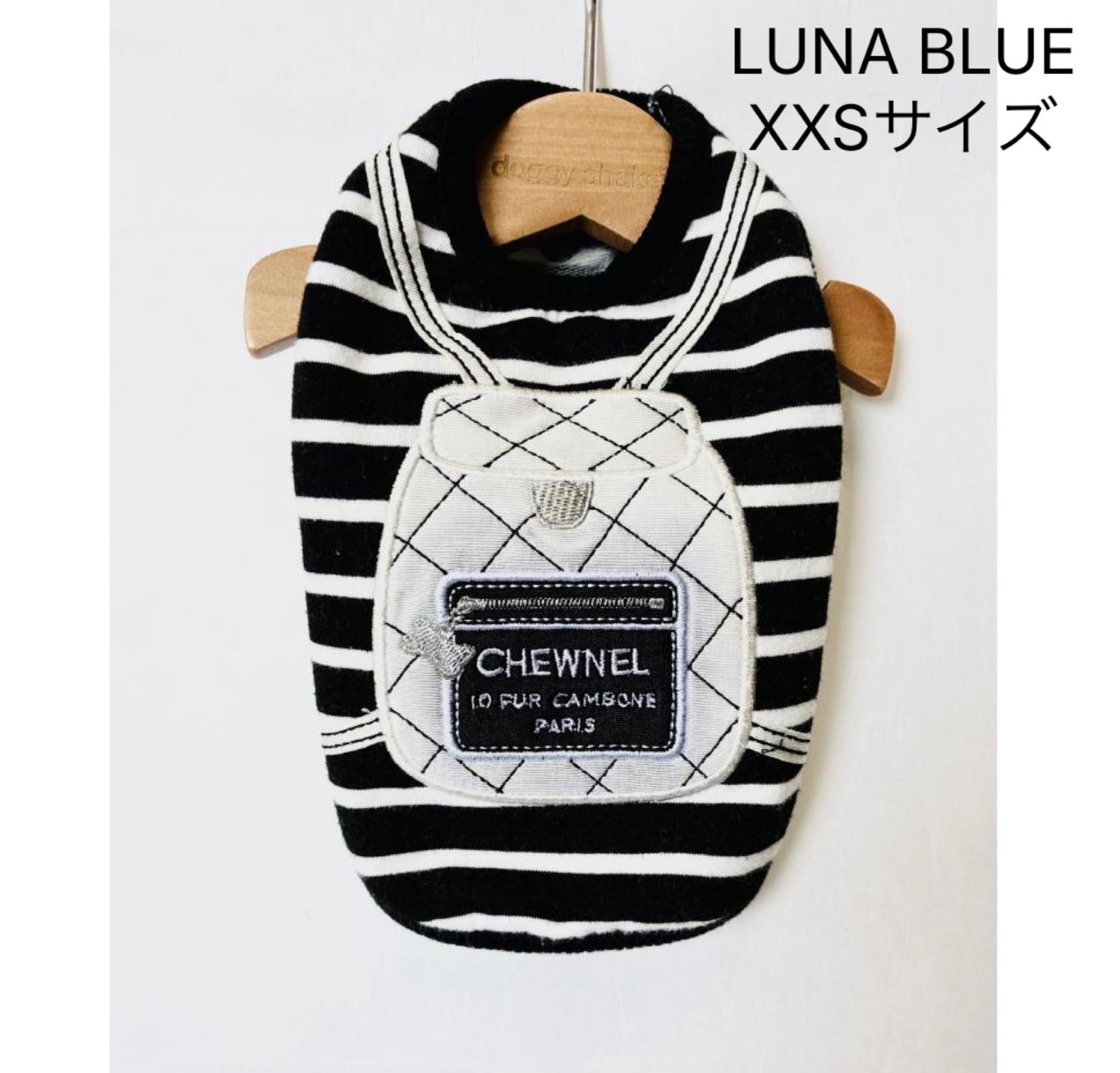 JB64W JB/JC74W フロントグリル筆記体ホワイトエンブレム ステー仕様