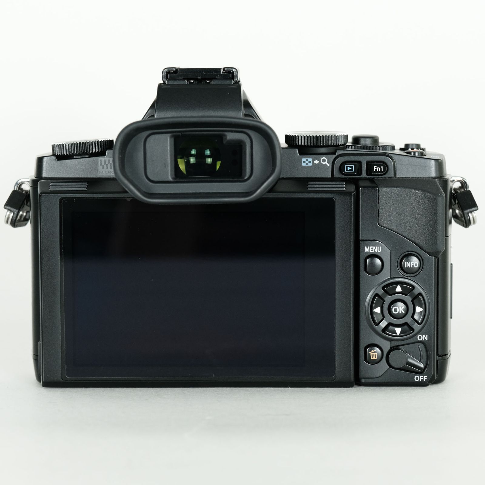 OLYMPUS OM-D M5Ⅱ　バッテリーグリップ　２５㎜　付き ミニレポート：2種類の外付けグリップを使い比べてみた （OM-D E