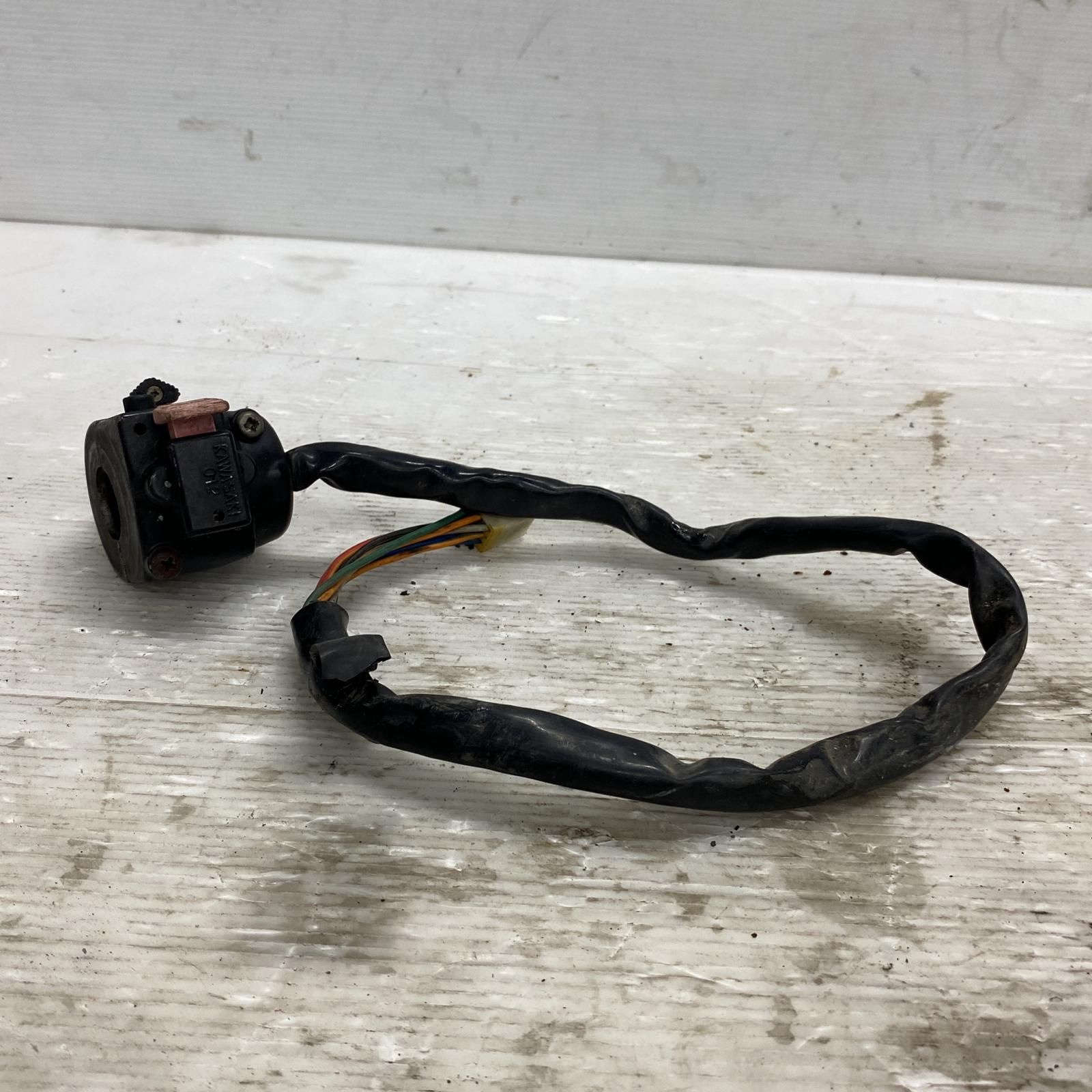 KAWASAKI Z1000LTD ハンドルスイッチボックス 左 カワサキ - メルカリ