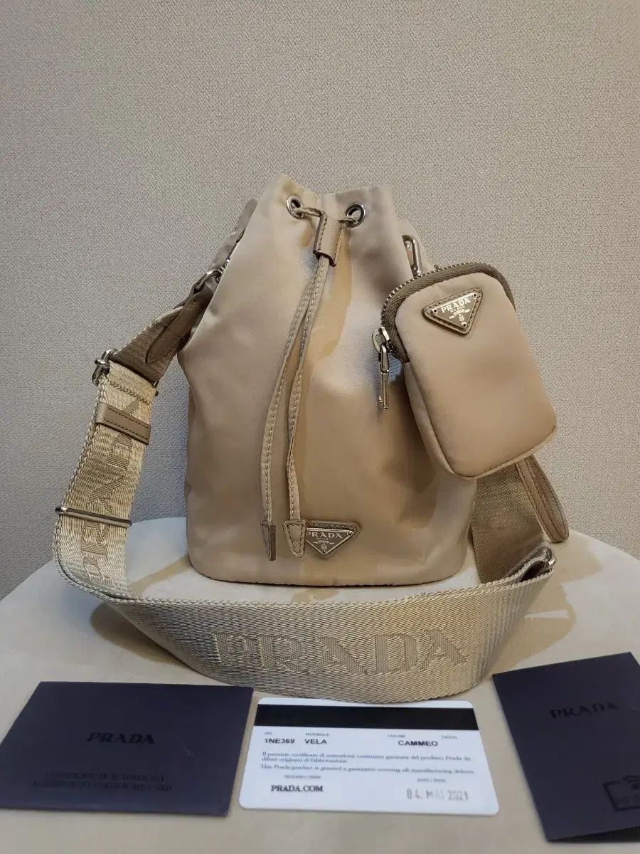 PRADA プラダ Re-Nylon バケットバッグ プラダ ポーチクロス ストラップ