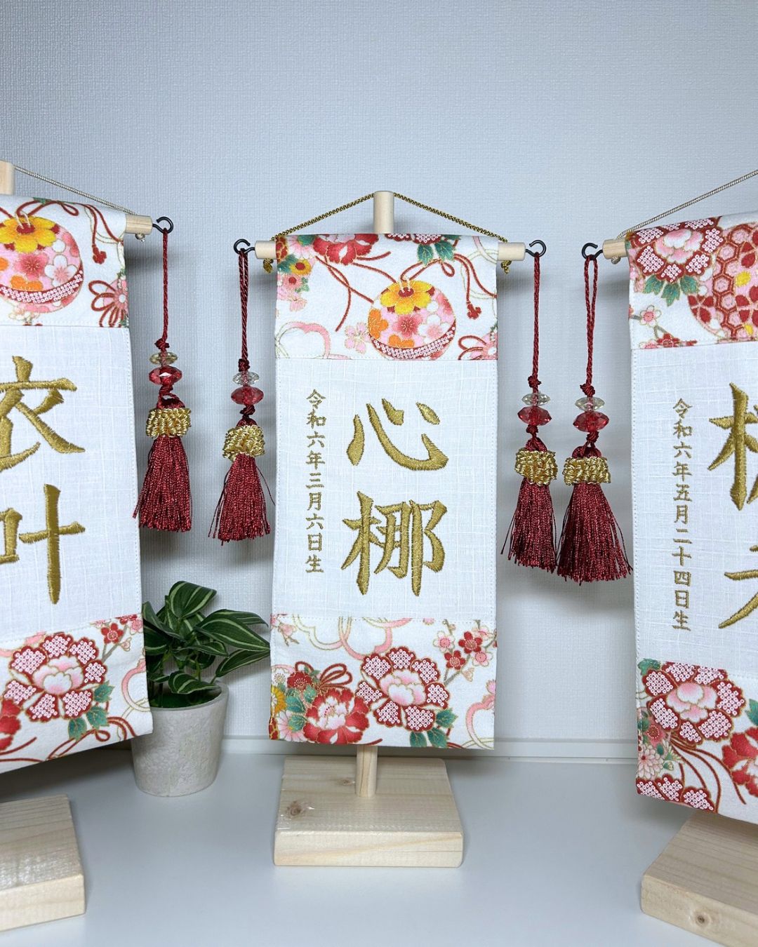 ひな祭り 刺繍名前旗〜和柄 〜木製スタンド付き