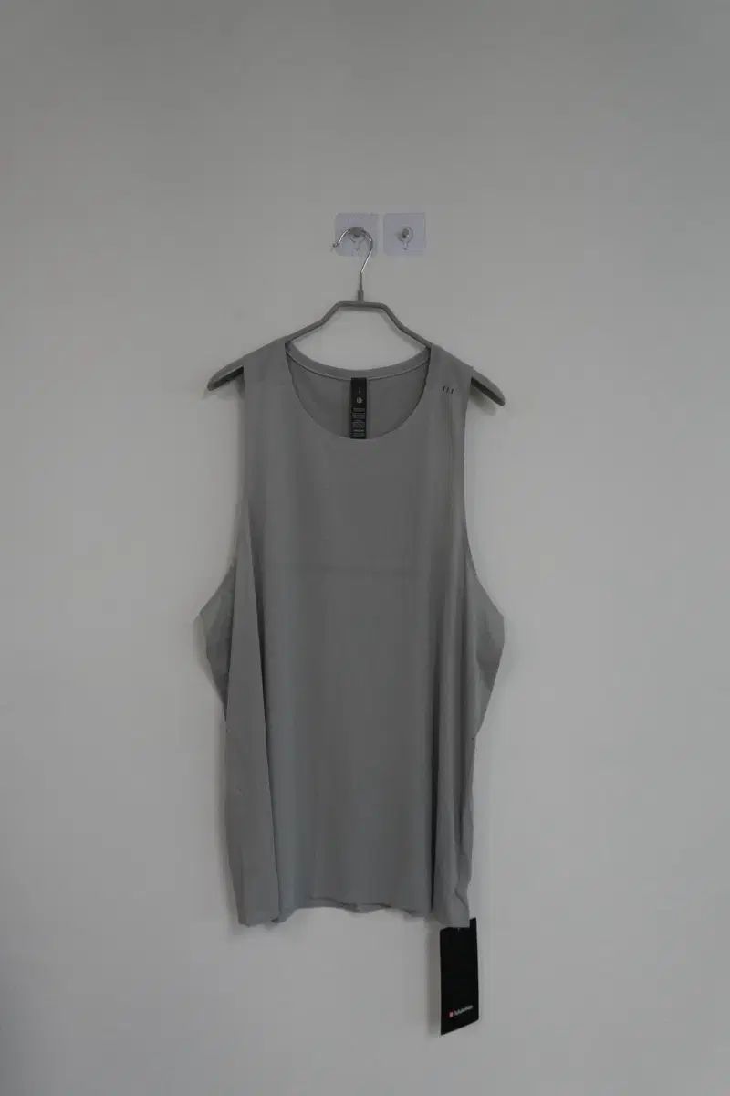 lululemon ルルレモン 高速かつ無料 戦車 シルバードロップ L