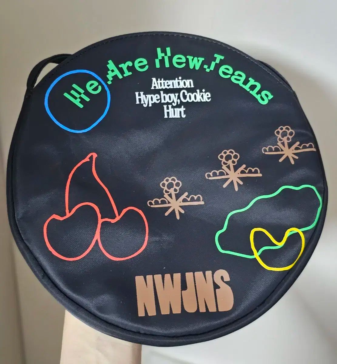 NewJeans(ニュージーンズ・ニュジ) バッグ アルバム 黒 NewJeans