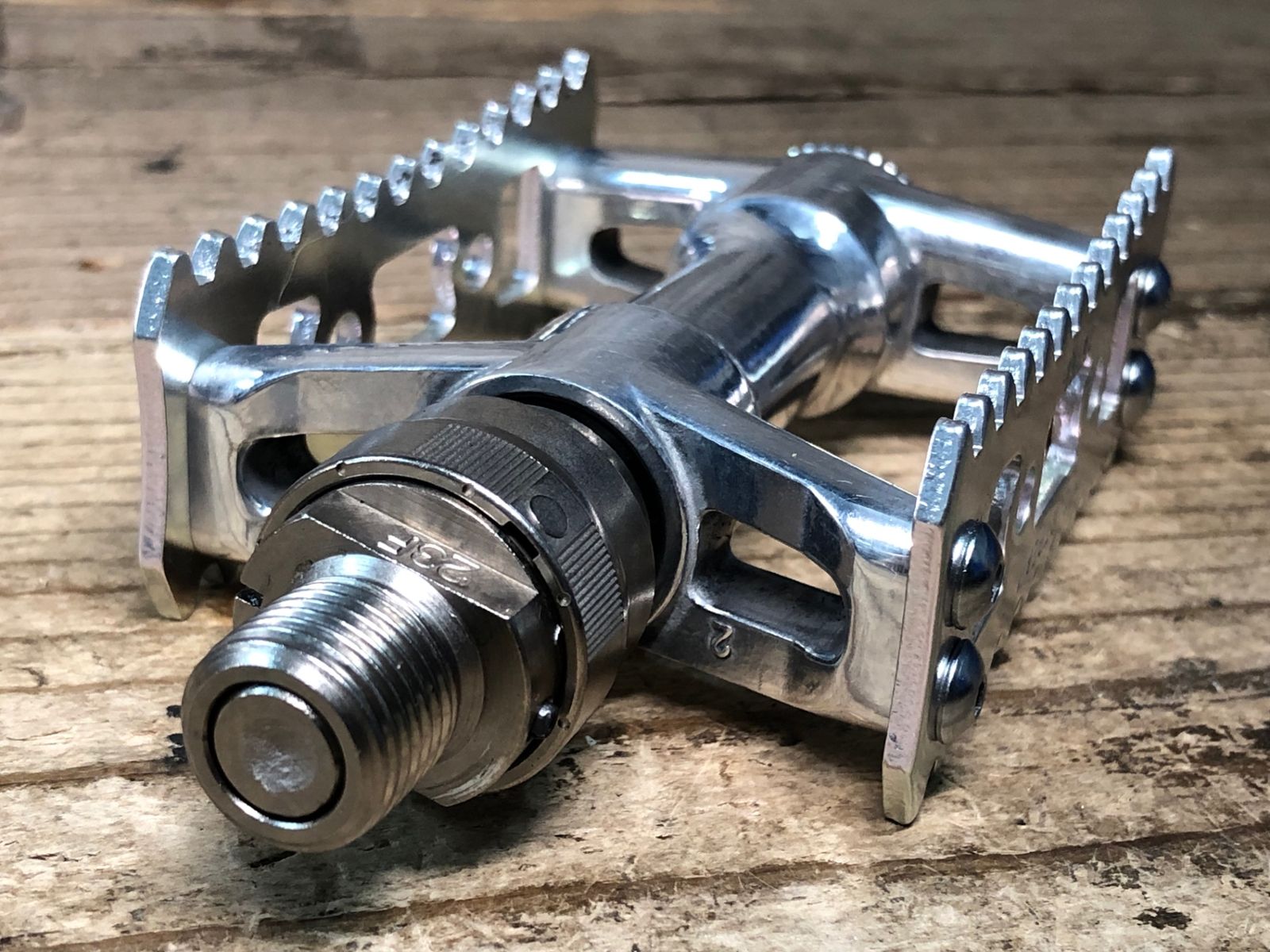 フラットペダル シルバー