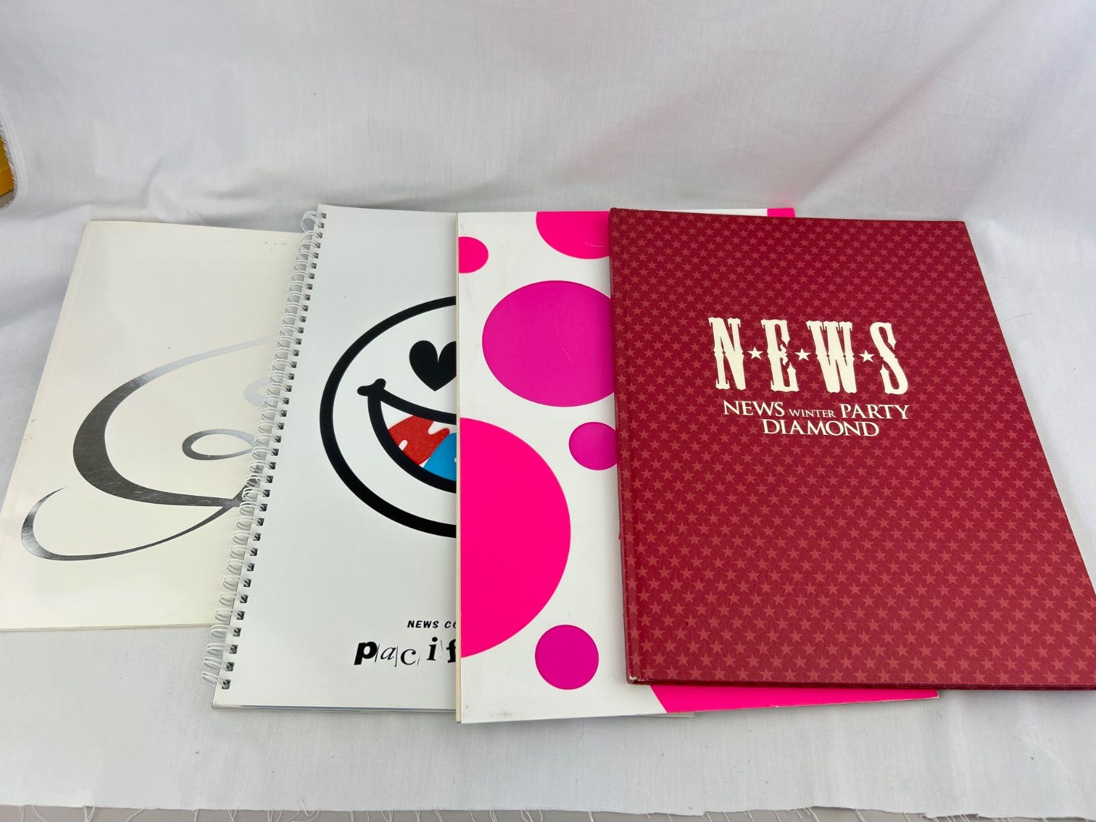 1525.ニュース NEWS コンサートツアーパンフレット 4冊セット - メルカリ