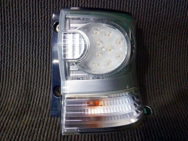 L375S タント 右テールランプ 【147893】 - メルカリ