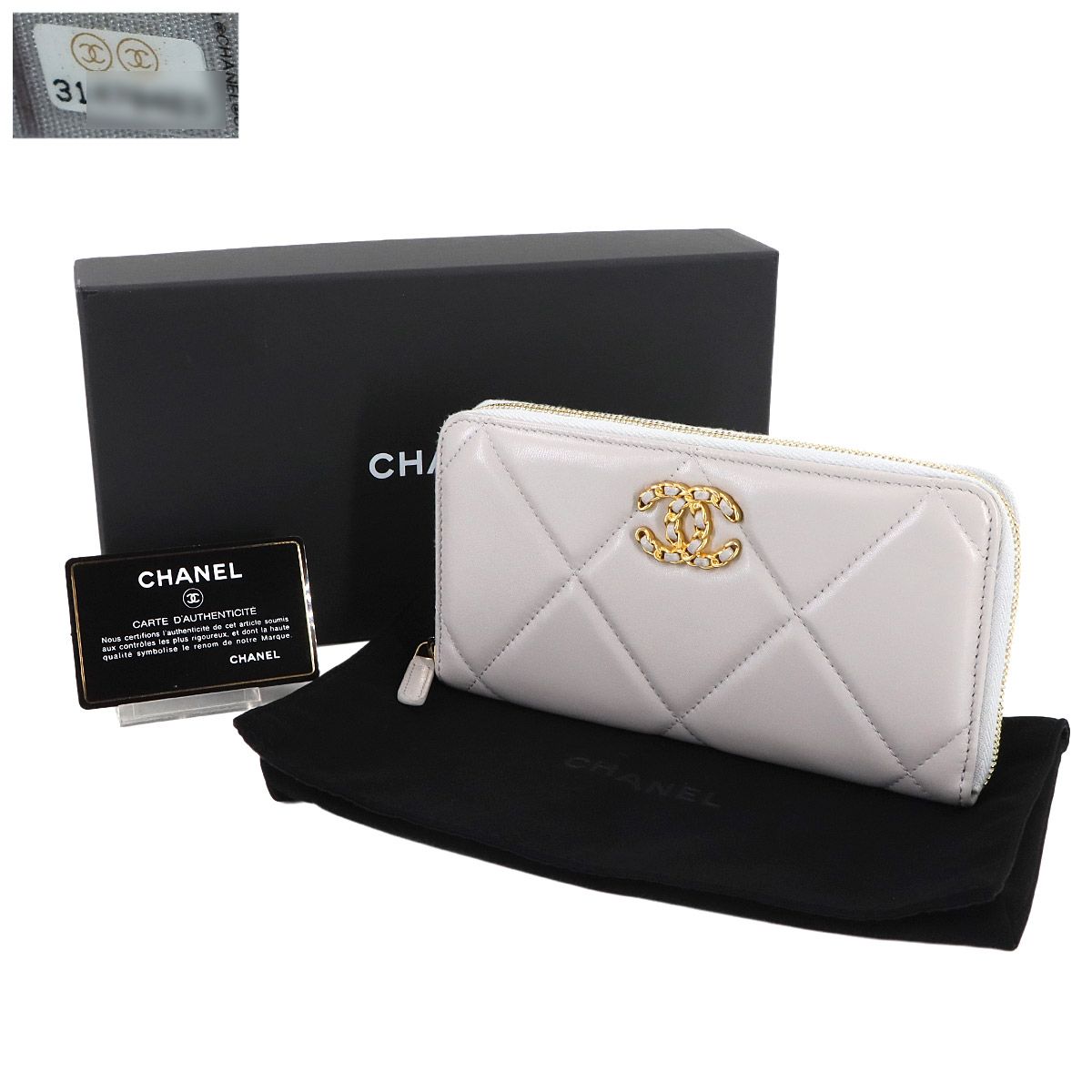 CHANELシャネルノベルティ シルバー キルティング長財布 ウォレット 未使用 CHANEL シャネル 長財布 シルバー ラウンドファスナーウォレット 美品