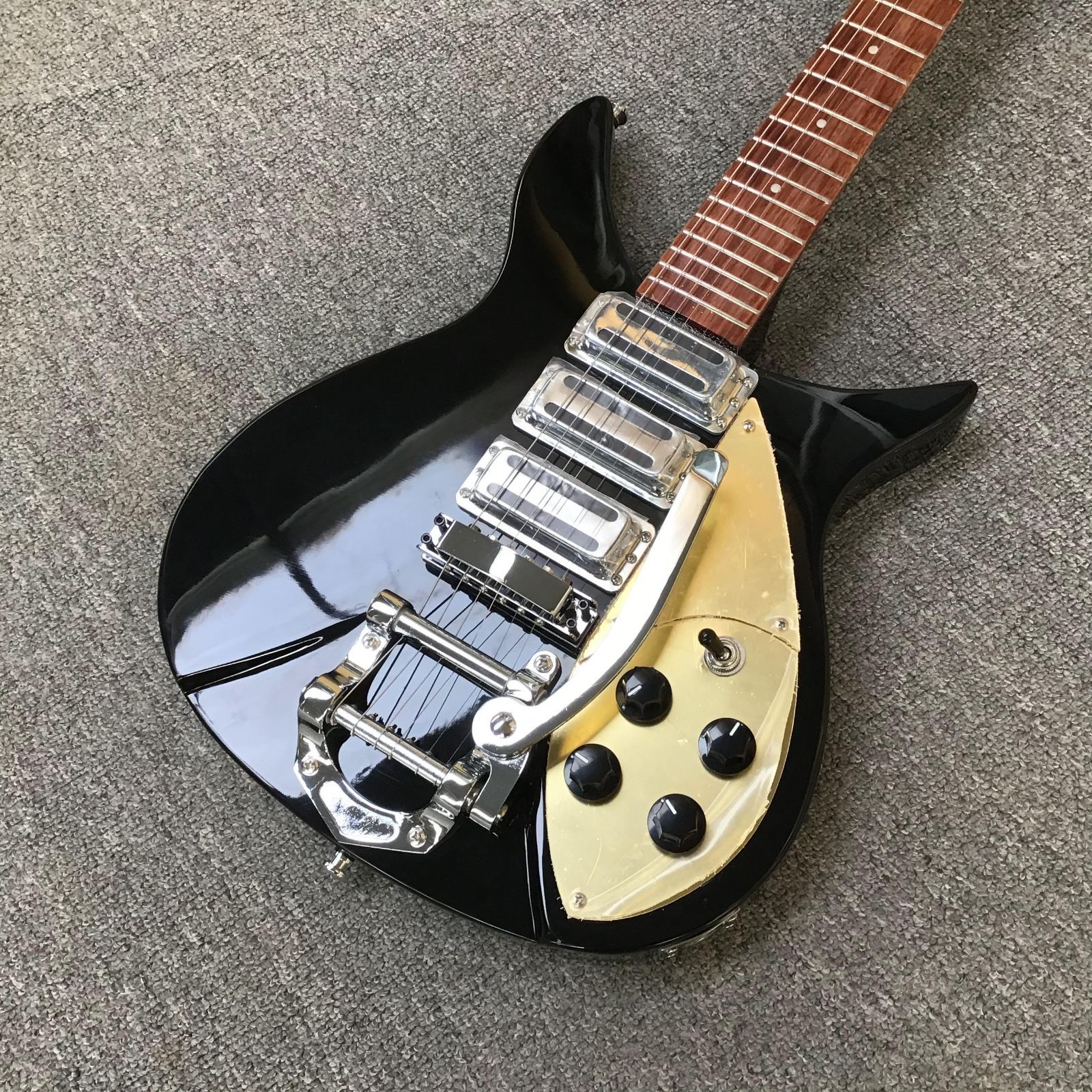 リッケンバッカービグスビータイプ 325ゴールドピックガード