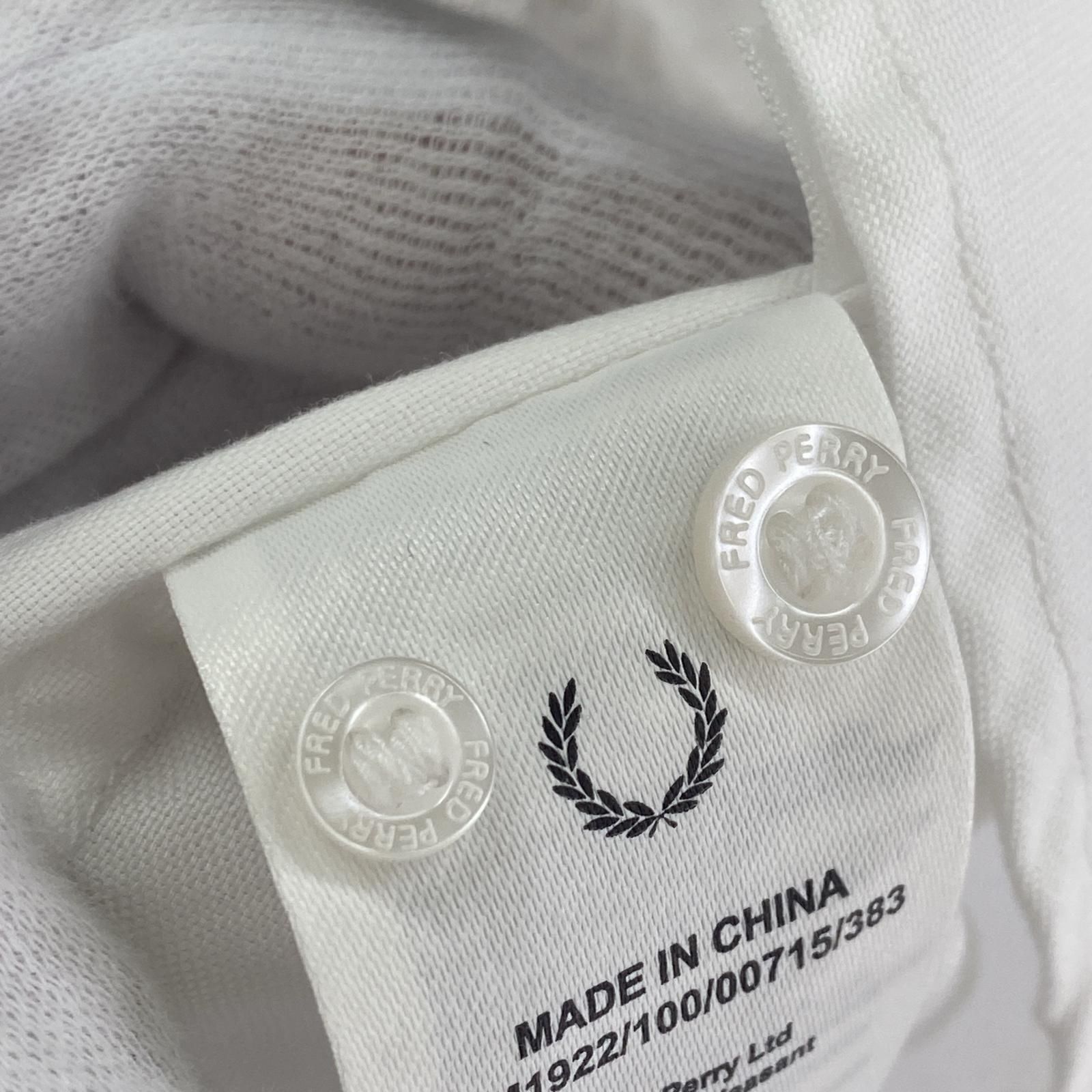 美品＊フレッドペリー FRED PERRY 半袖シャツ 白 ロゴ刺繍 UK10 ✨美品✨ フレッドペリー FRED PERRY 半袖ポロシャツ 刺繍 白 S
