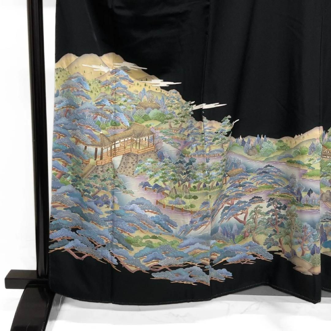 黒留袖 スワトウ刺繍 宗刺繍 風景 遠山 松 流水 五つ紋 着物 黒留袖 スワトウ刺繍 宗刺繍 風景 遠山 松 流水 五つ紋 着物