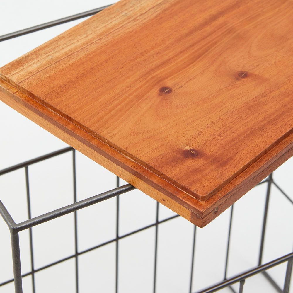 フードやドリンクを並べて運べるウッドトレー付の