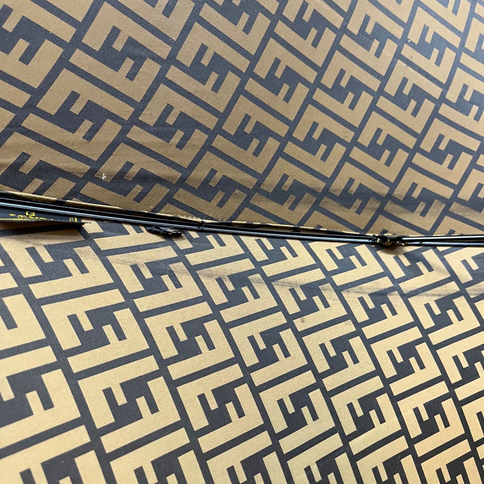 FENDI フェンディ 長傘 ズッカ柄 総柄 ゴールド金具 極美品 イタリア製 管32634】FENDI フェンディ ズッカ柄 長傘 ゴールドロゴ