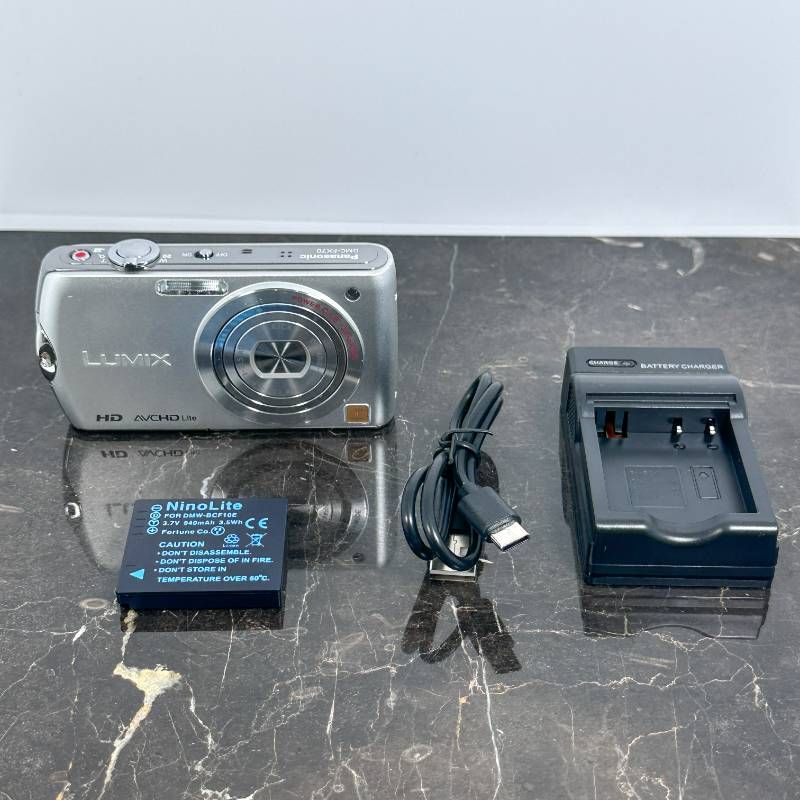 Panasonic LUMIX DMC-FX70 シルバー コンパクトデジタルカメラ 【公式