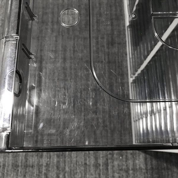 グレー