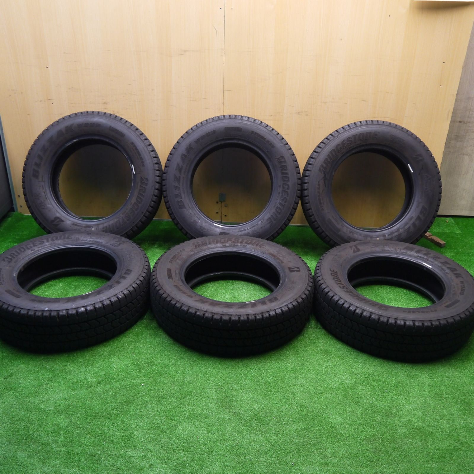 バリ溝 24年 9.5分以上 6本 トラック タイヤ 205 70R16 111 109N スタッドレス ブリヂストン ブリザック W989 16インチ 5101402Hスタ