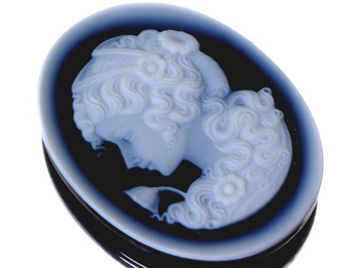 ジュエリー極】美しい女性と蝶々の彫刻 高級ブルーストーンカメオ