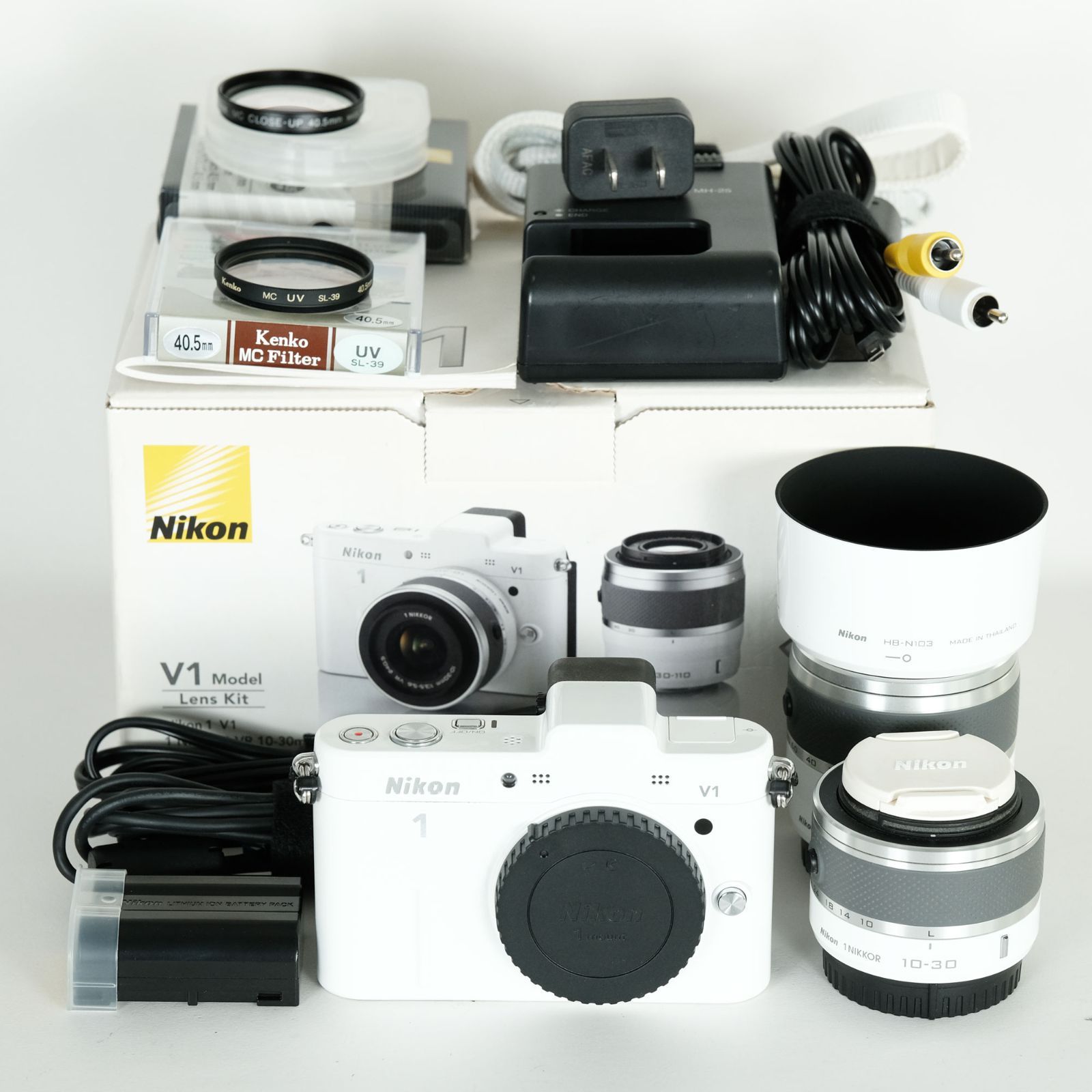 ショット数約400回・返品保証Nikon1 V1 ホワイト レンズキット