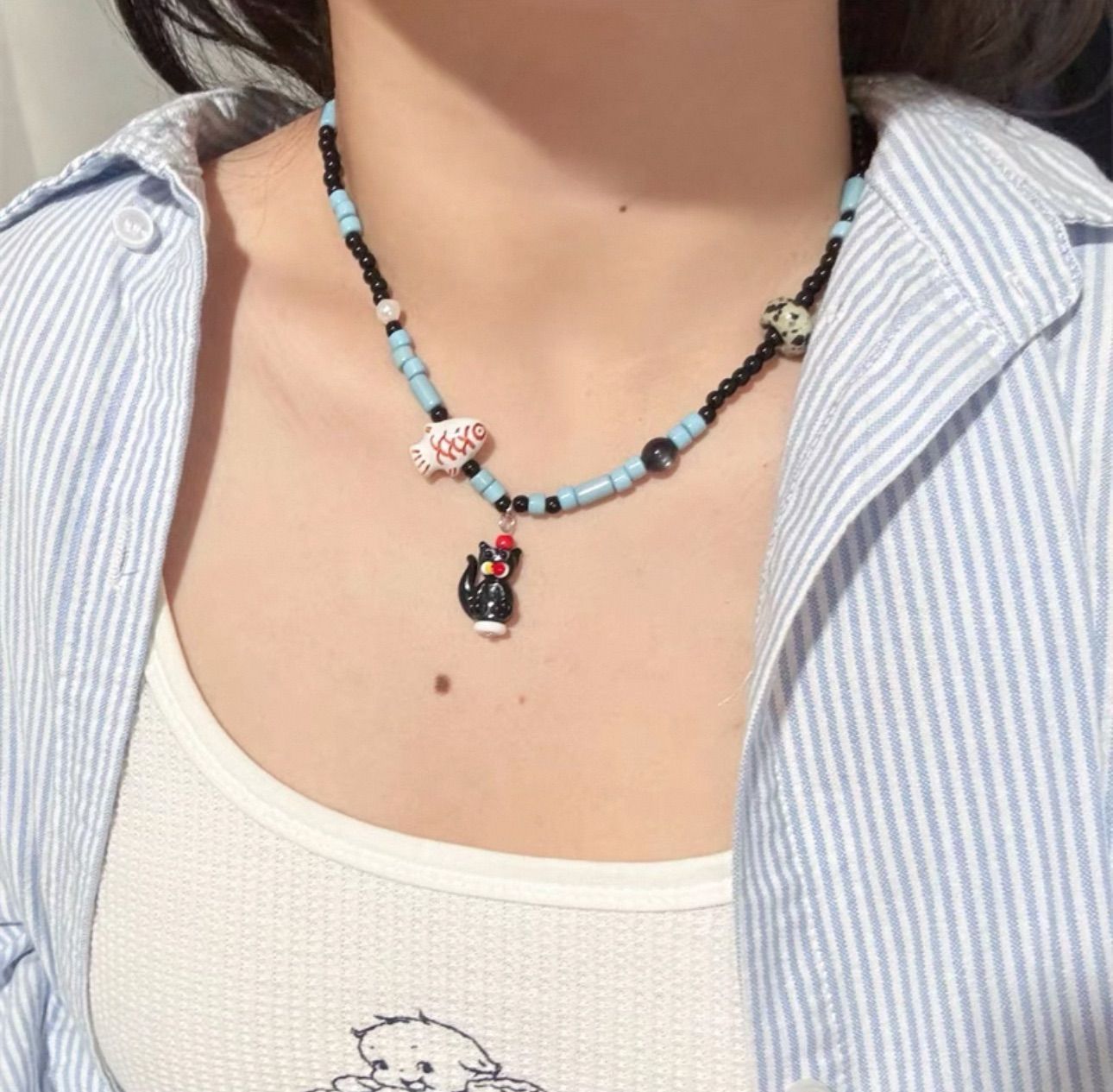 新品・未使用】黒猫×さかなチャームのブルービーズネックレス（夏の 
