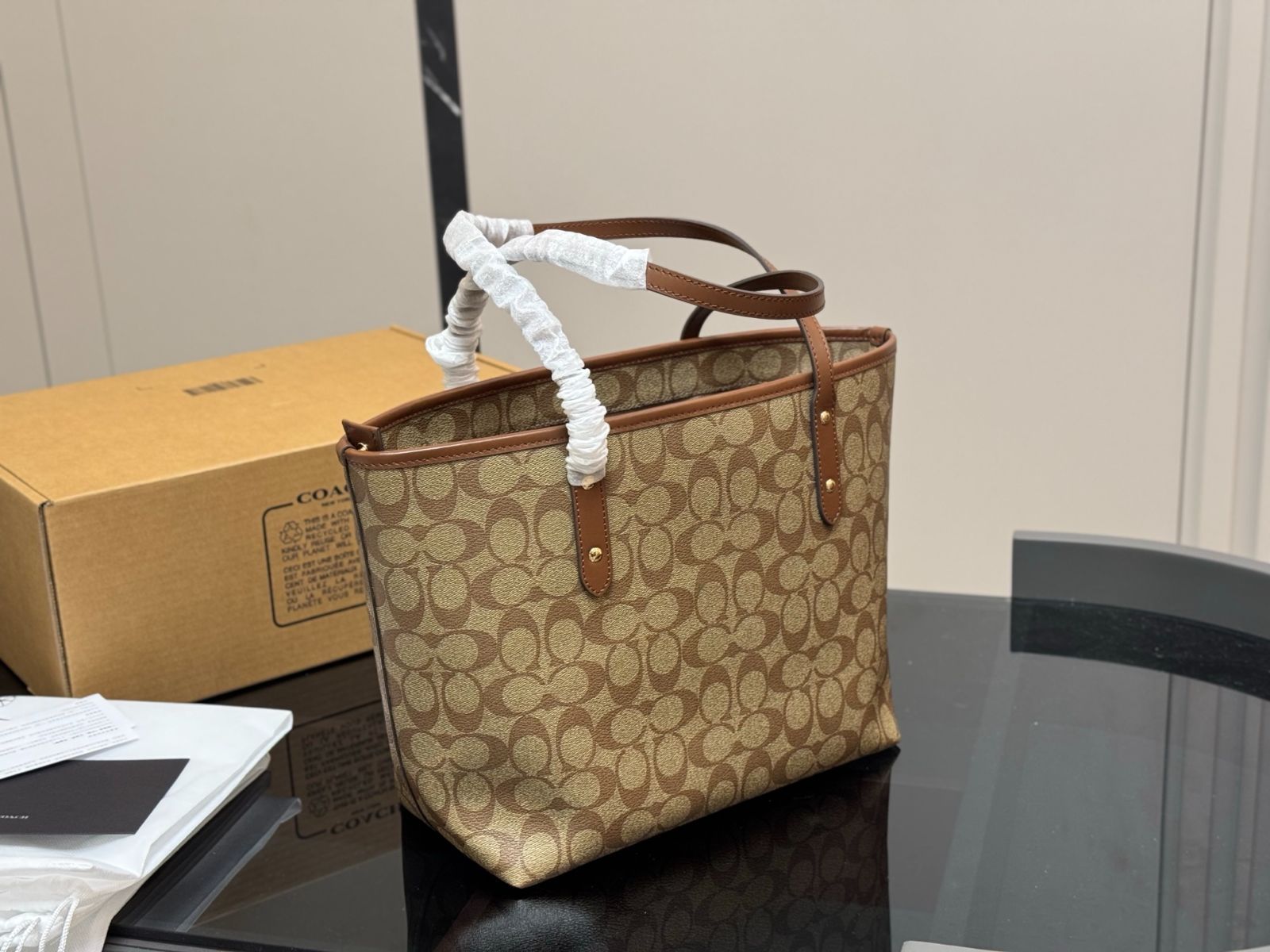 レアなシャンパンカラー☆COACH☆CITY ZIP TOTE Coach Zip Top Tote In Signature Canvas | Brixton Baker
