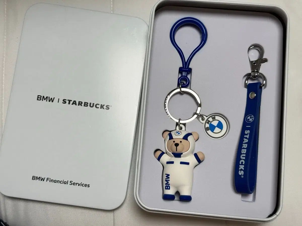 bmw Starbucks(スターバックス) ベアリスター キーリング - メルカリ