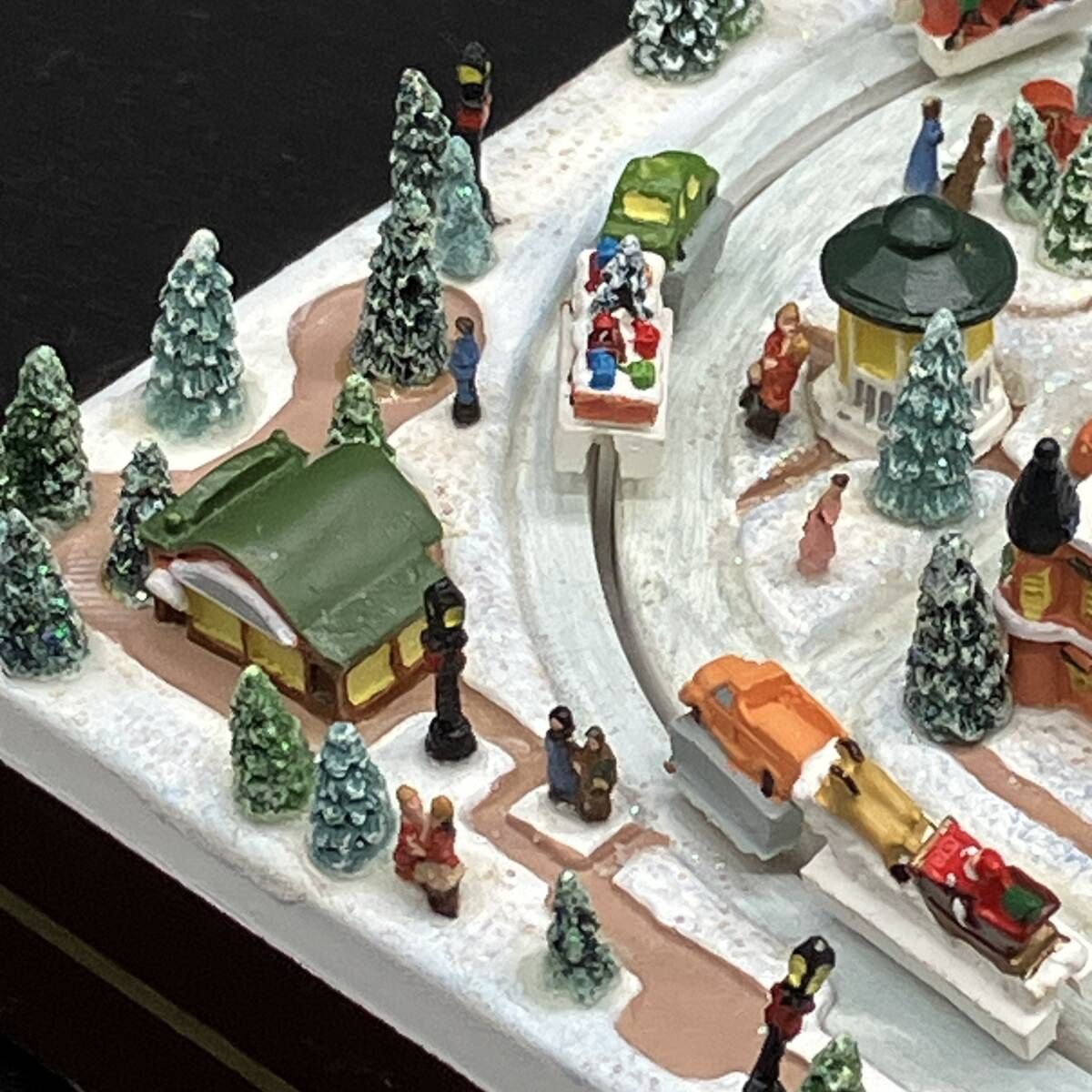 トーマスキンケード クリスマスパレード ライトアップ クリスマス