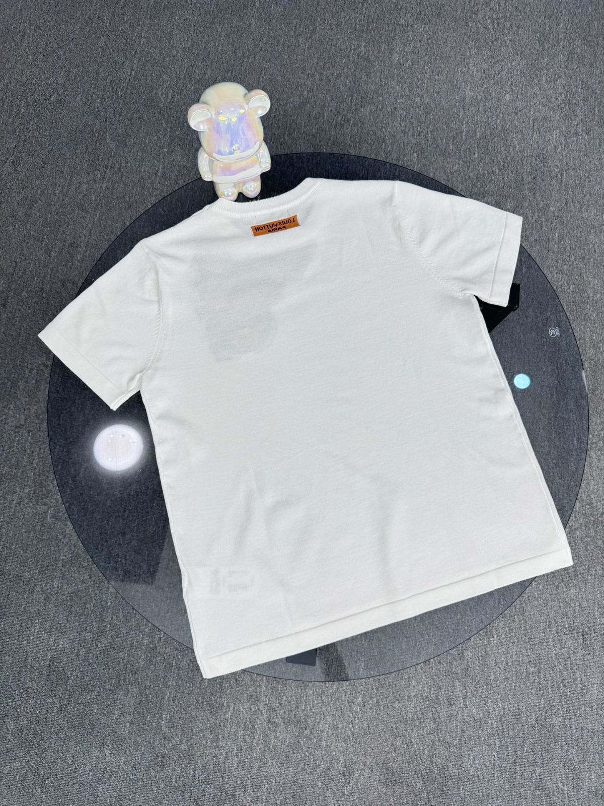 航海がテーマ 水面や船のネットにも見える Louis VuittonTシャツ 航海がテーマ 水面や船のネットにも見える Louis VuittonTシャツ