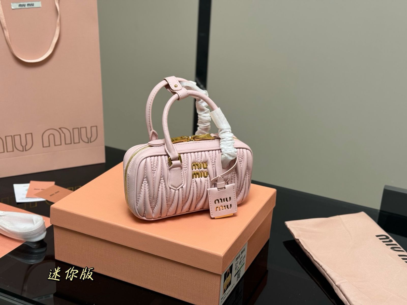 miumiu ボウリングバッグ スクエアなミュウミュウのボウリングバッグ】人気スタイリストに