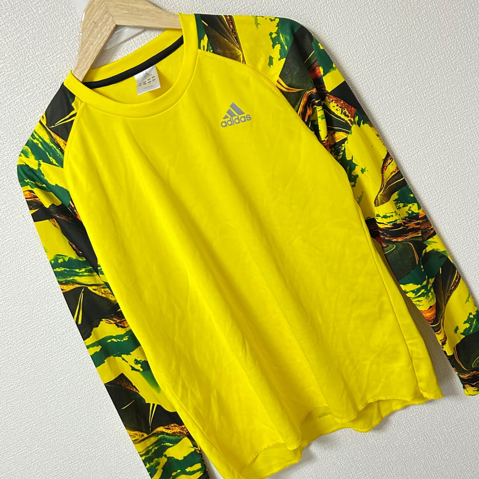 アディダス adidas Tシャツ 長袖 ロンT イエロー センター ロゴ adidas 