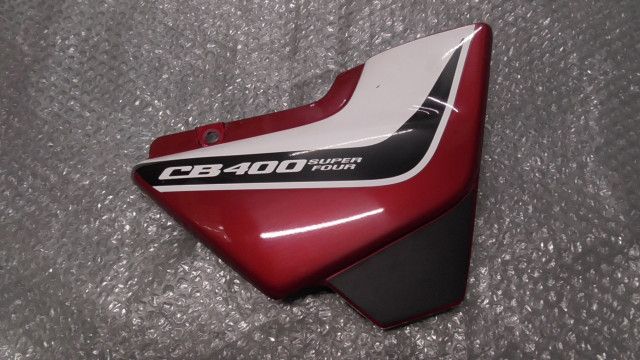 CB400 スーパーボルドール　NC39　の　サイドカバー　傷:#1742542863