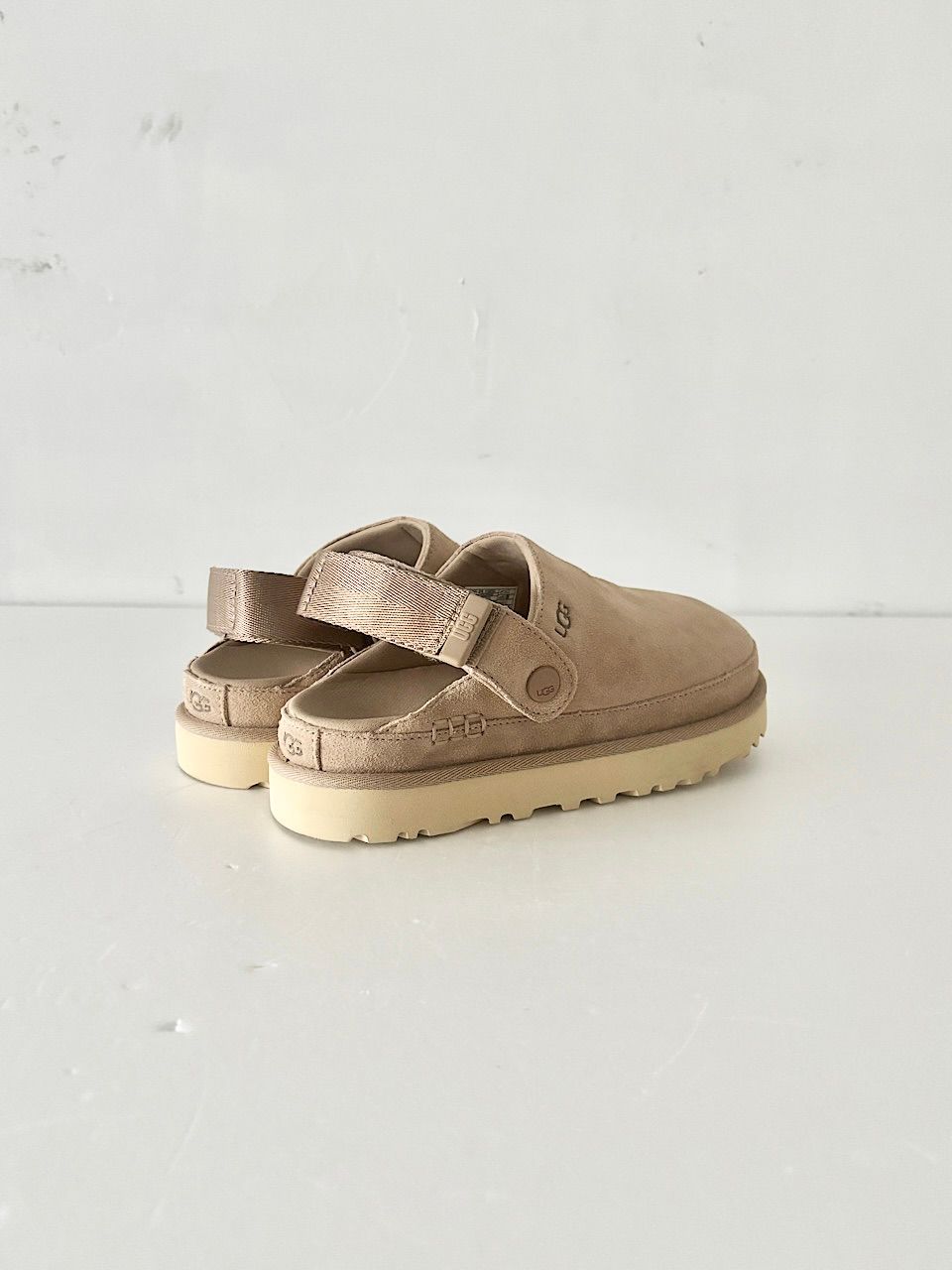 美品】UGG GOLDENSTAR CLOG サンドベージュ 23㎝ - メルカリ