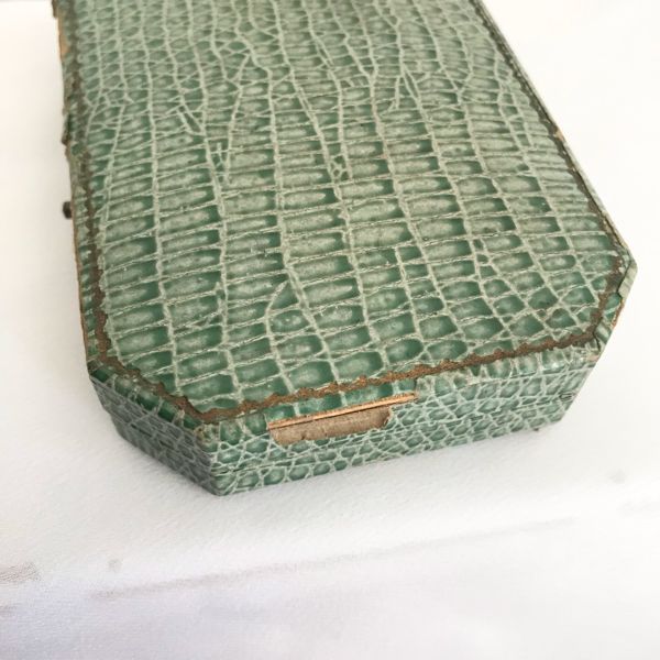 c1900 Studs in box 箱入りボタン 1900年代UKアンティーク 🇬🇧Studs in box 箱入りボタン 1900年代UKアンティーク - メルカリ