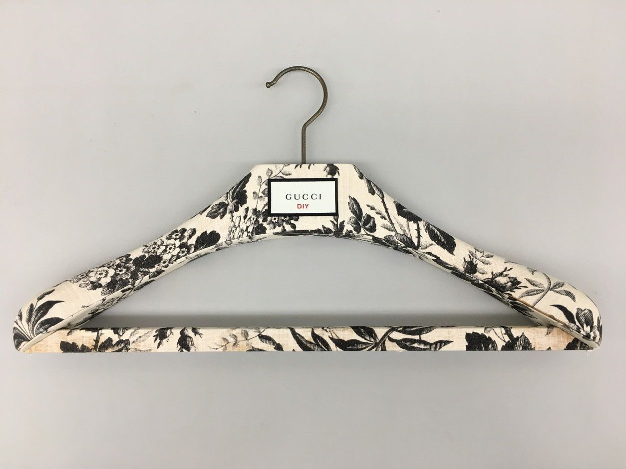 グッチ GUCCI 木製トップスハンガー DIYシリーズ 花柄 非売品 ボトム掛け付き 2503LR027