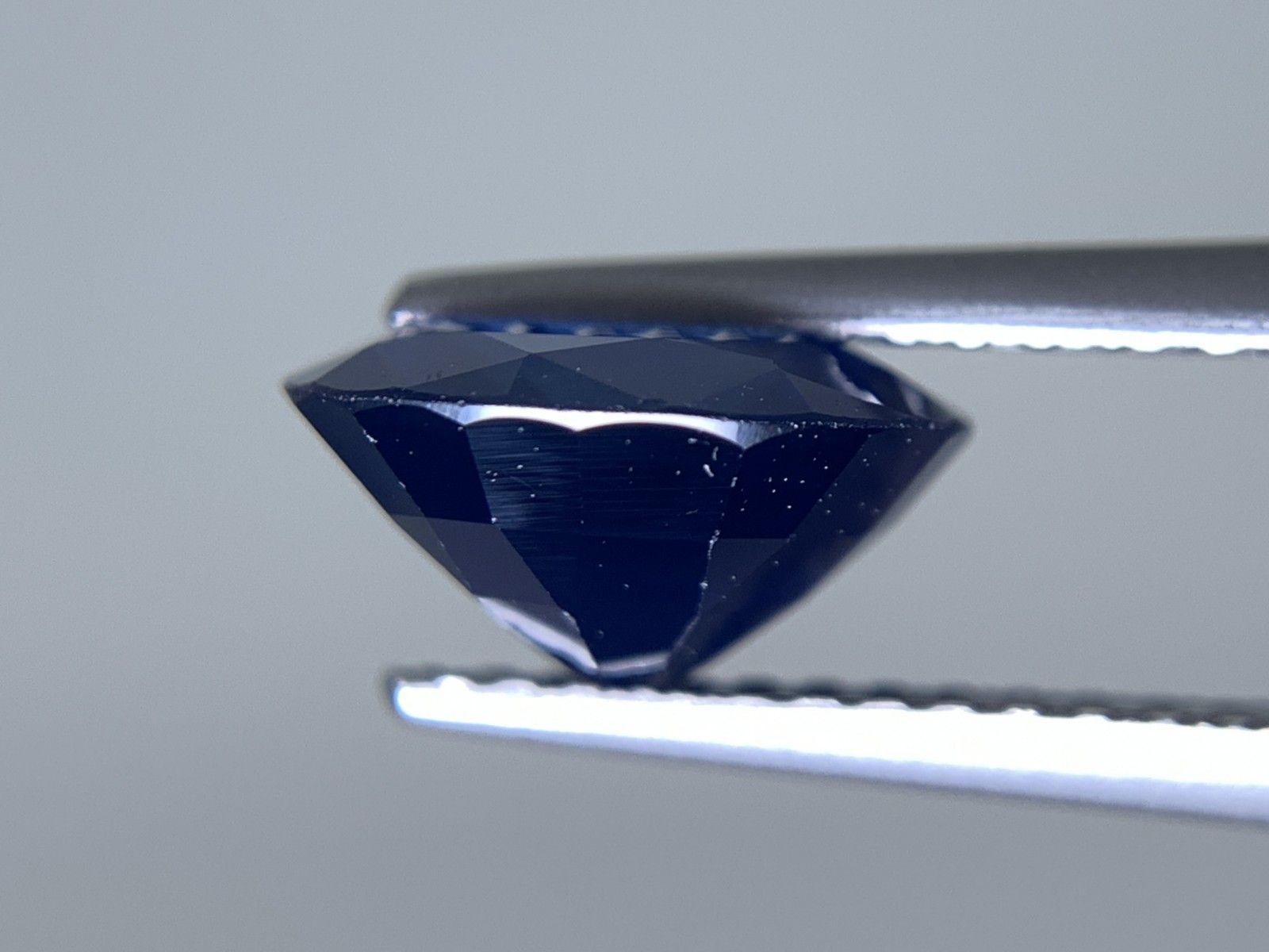 サファイア 2.31ct AIGS宝石鑑別書付き Royal Blue Madagascar 8.75  